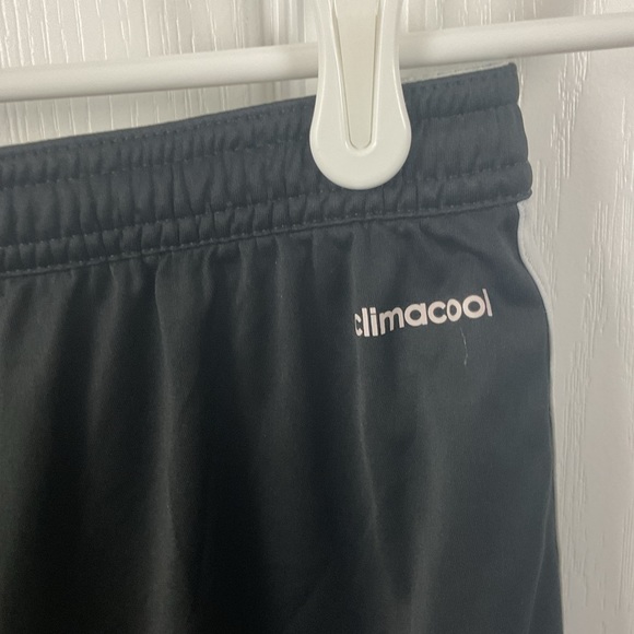 Pre-Owned Adidas Women’s Black and White Climacool Marathon Shorts, Size Medium - Picture 5 of 6